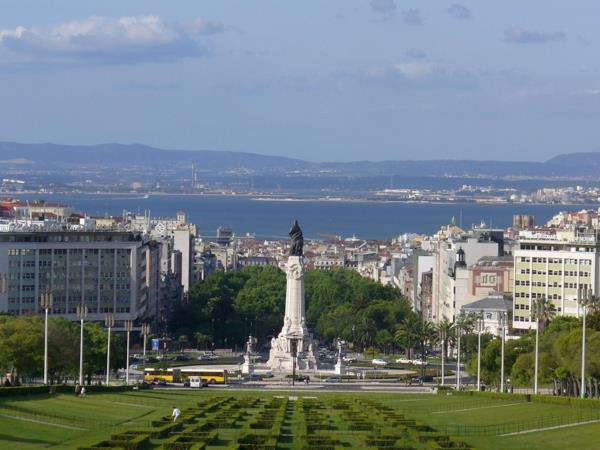 lizbon-şehir-merkezi-güzel-bahçe-yeşil-yaz