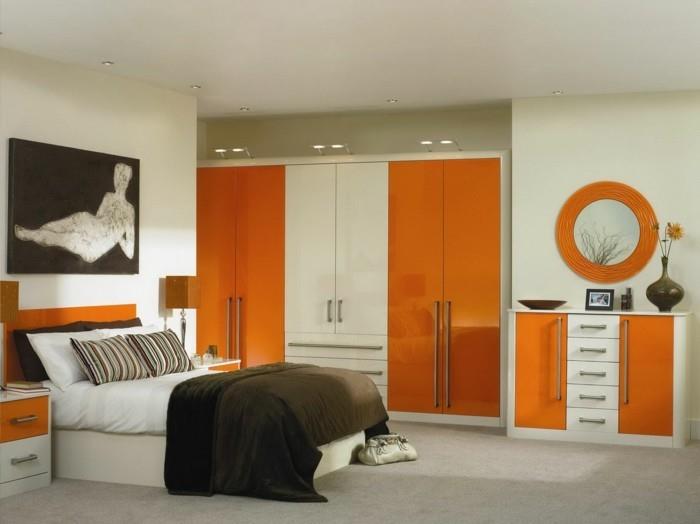 suaugusiųjų lova miegamajame, bet modernaus interjero idėjos oranžinės ir rudos spalvos