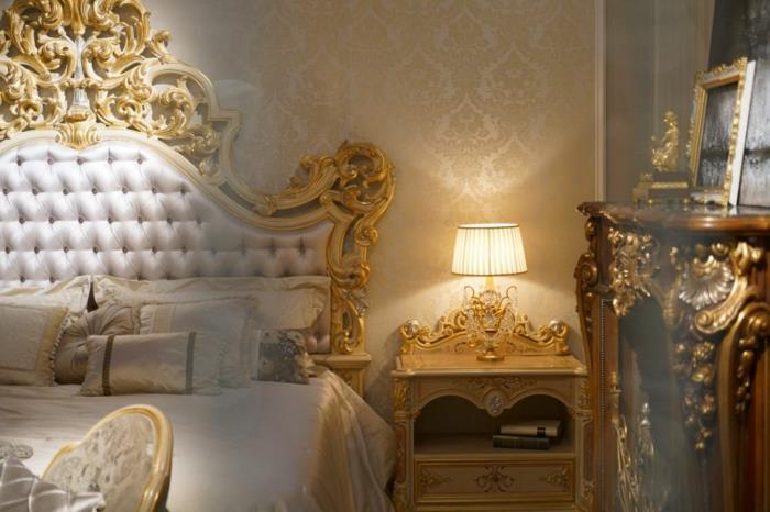 beyaz barok yatak, beyaz yastıklı başlık, altın komodin, barok lamba