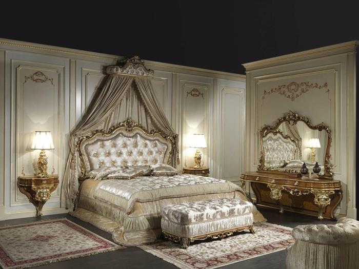 baročna spalnica, črni strop, bež stene z zlatim okrasjem, baročno pohištvo