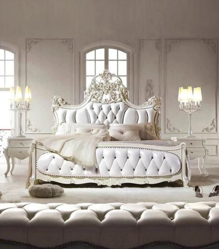 baročna postelja-baročno-bela-spalnica