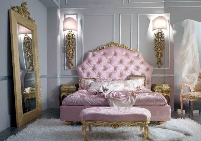 baročna dekoracija, baročna postelja v roza barvi, veliko zlato ogledalo, mehka bela preproga, baročna spalnica