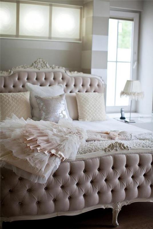 baročna postelja-velika-baročna postelja-lepa-vintage-spalnica