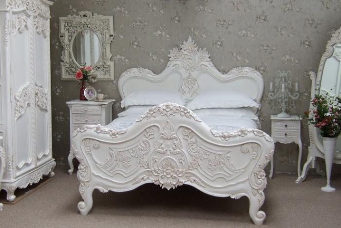 baročna postelja-vintage-bela postelja-romantična-odrasla-spalnica