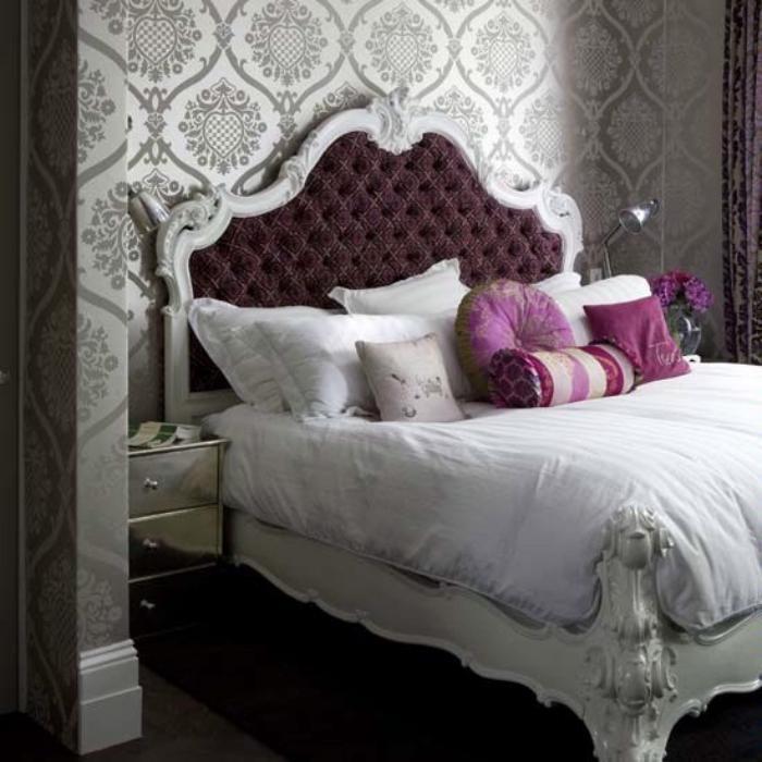 baročna postelja-vzglavje-baročno oblazinjeno
