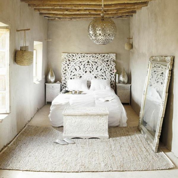 lova-kūrybinė-liustra-kaimo-atmosfera-modernus ir senovinis