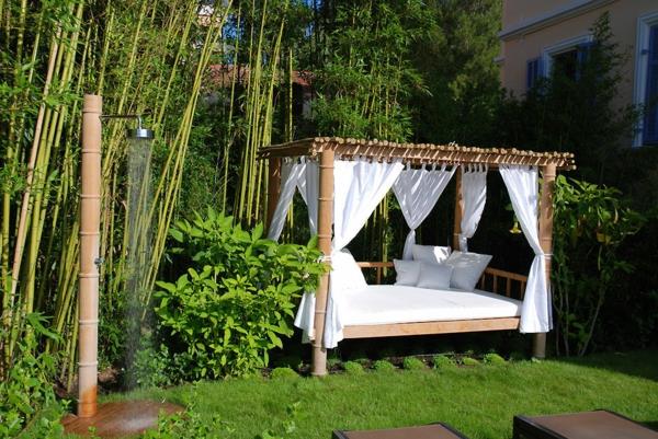 postelja iz bambusa za vrt