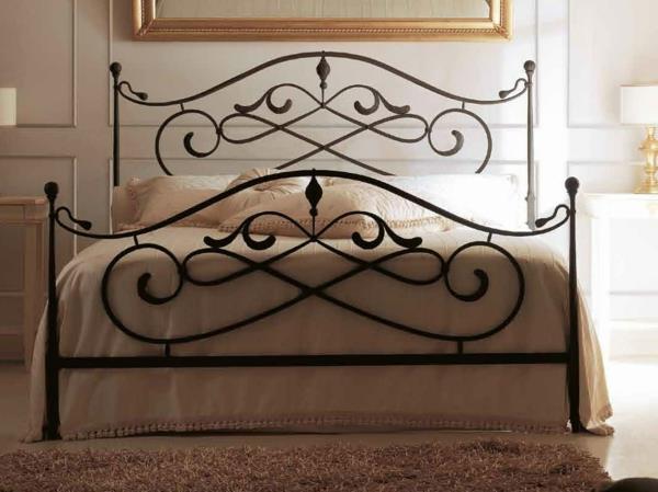 geležinė lova-lova-lempa