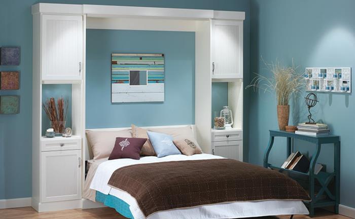 stenska postelja-zložljiva-postelja-kako-urediti-svetlo-modro-spalnico