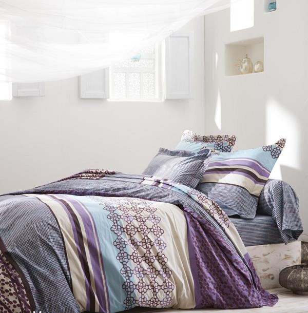 lova-violetinė-pagalvėlės-antklodė-mišri-balta-siena