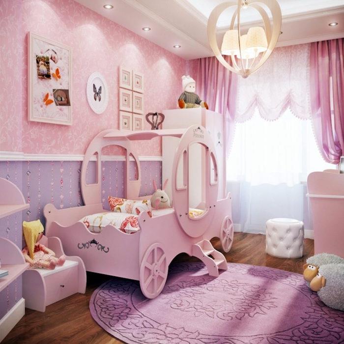 ahşap prenses arabası yatağı ile pembe ve mor kız bebek yatak odası