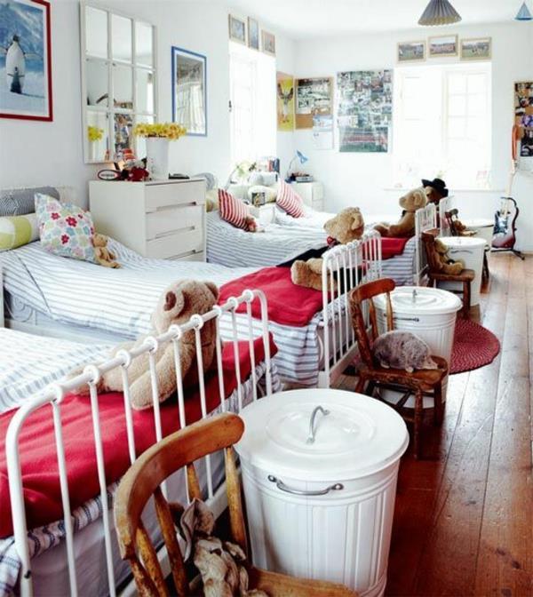 geležinės lovos-vaikų kambarys