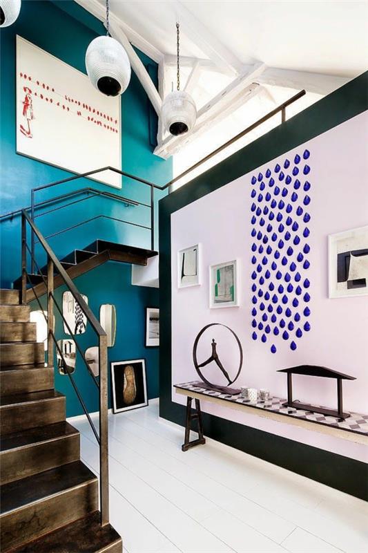 Parisli-çatı-sanatsal-iç-dekoratif-merdivenli