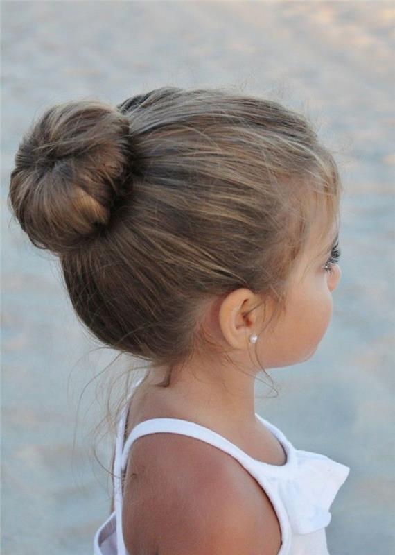 Balerinos bandelės šukuosenos paprasta ir greita, žavinga mažos mergaitės kirpimo idėja