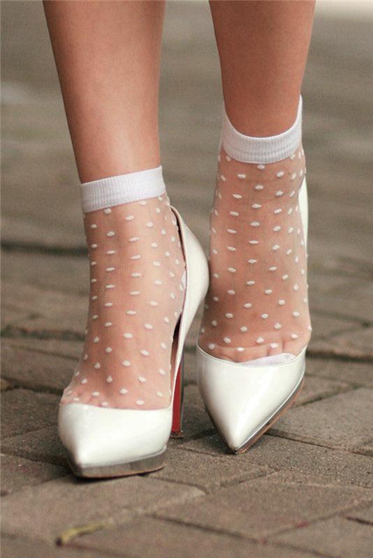 80 -ųjų mados baltos „Plumetti“ kojinės „Stiletto“ aukštakulniai balti smailūs kojų pirštai