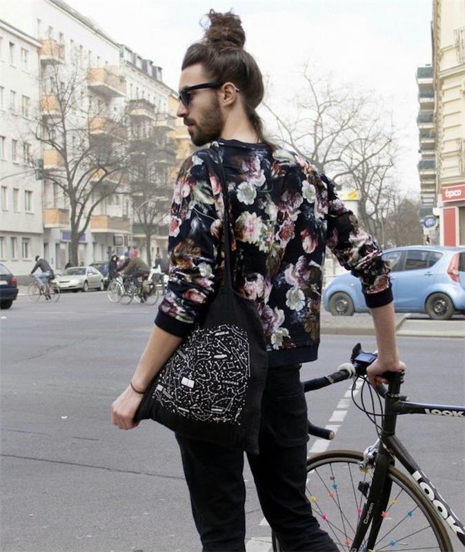 hipster-look-man-metrosexual-style-berlin-velo-fixie-man-bun-bun-trend-pulover-rože-vintage-oblačila-varčna trgovina-torba-tkanina