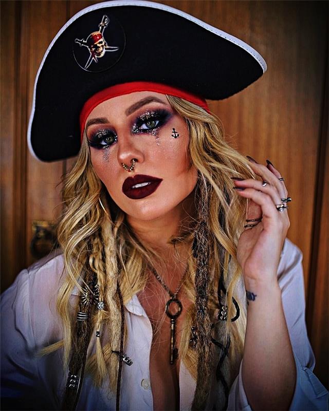 Ideja o ličenju piratske ženske, kako nositi ličila Glam pirat, ličila za oči z bleščicami