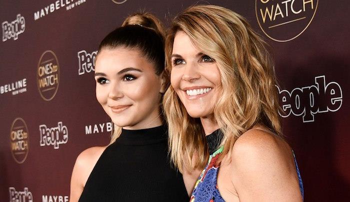 Lori Loughlin paduota į teismą už kyšio mokėjimą mainais už tai, kad dukra Olivia Jade įstojo į Pietų Kalifornijos universitetą