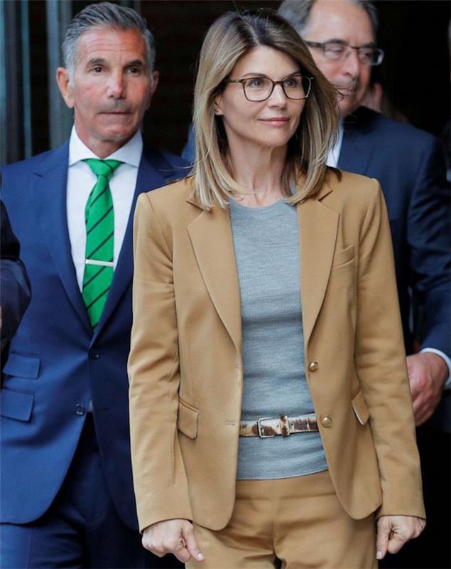 Lori Loughlin, suçunu kabul ederek savcının önerilerini kabul etmemeyi seçti