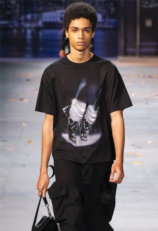 Louis Vuitton markası için Michael Jackson'dan ilham alan Virgil Abloh'un sonbahar kış 19 koleksiyonundan tişört