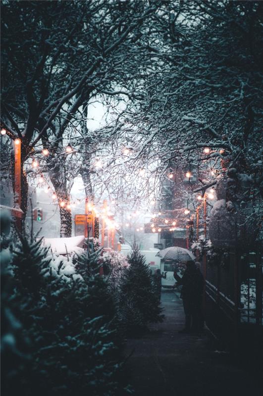 İndirmek için ücretsiz Noel görüntüleri, kış ve Noel temasında iphone kilit duvar kağıdı, Noel pazarı fotoğrafı ve yağan kar