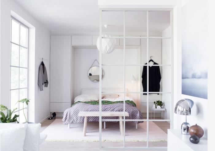 bela ženska spalnica, notranjost v minimalističnem slogu s pohištvom iz svetlega lesa, ideje za barvanje spalnice