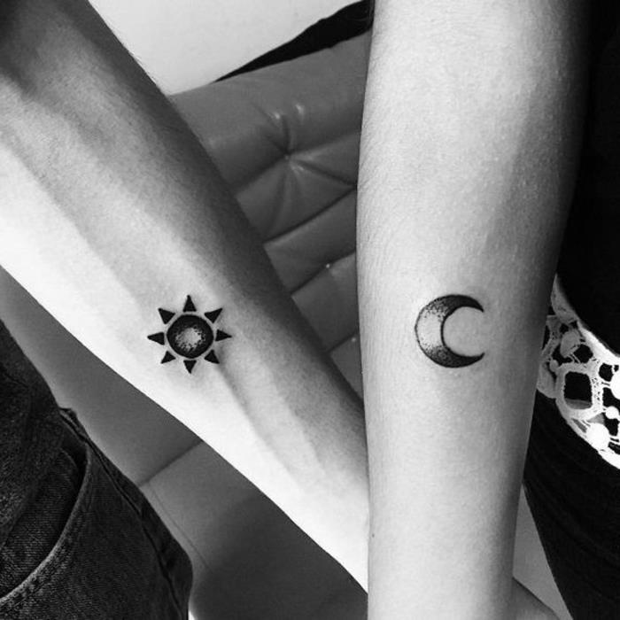ay dövmesi anlamı, stilize ay ve güneş dövmesi önkolda