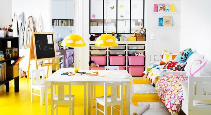 liustra-kūdikio kambarys-dekoras-kūdikio kambarys-gražus-geltonas-grindys