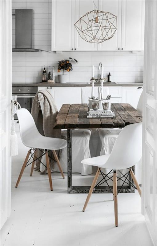 dizaino-liustra-kalvyje-balta-plastikinė-kėdė-stalas-žaliavinėje-geležinėje-liustra