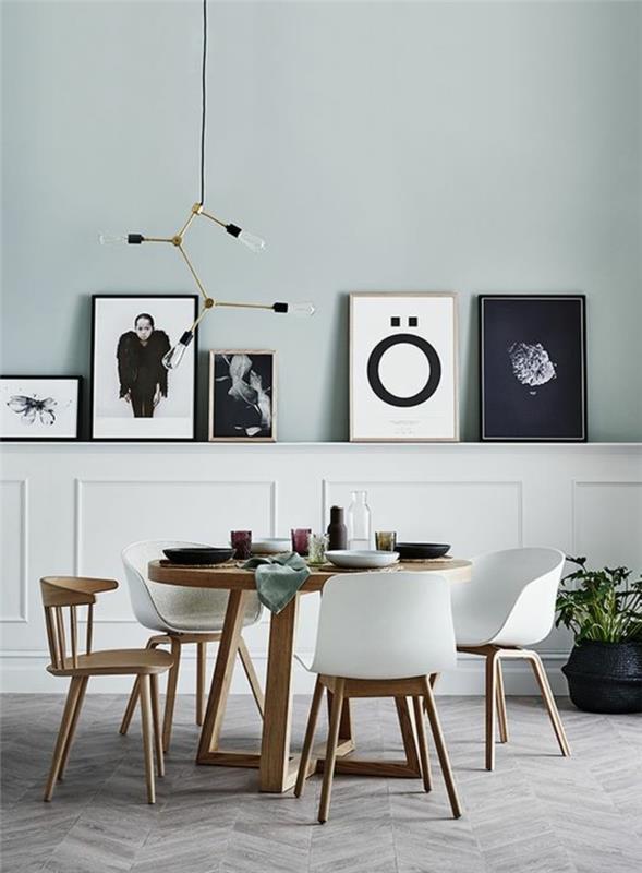 liustra-dizainas-metalo-kėdės-ir-stalai-šviesaus medžio-parketo-grindų-sienos-šviesiai mėlynos spalvos dizaino lempa