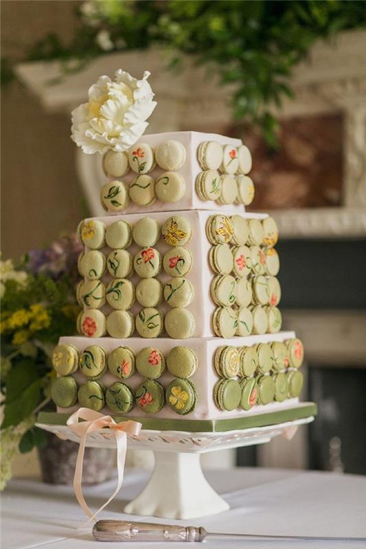 Vestuvinis tortas su žaliais makaronais šonuose, originalus vestuvinis tortas, prabangus vestuvių tortas