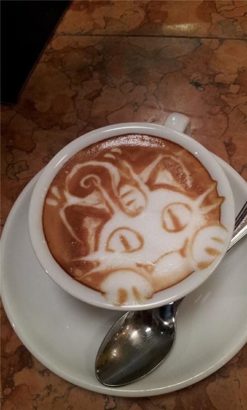 cappuccino-makine-güzel-fikir-renkli-yavru kedi