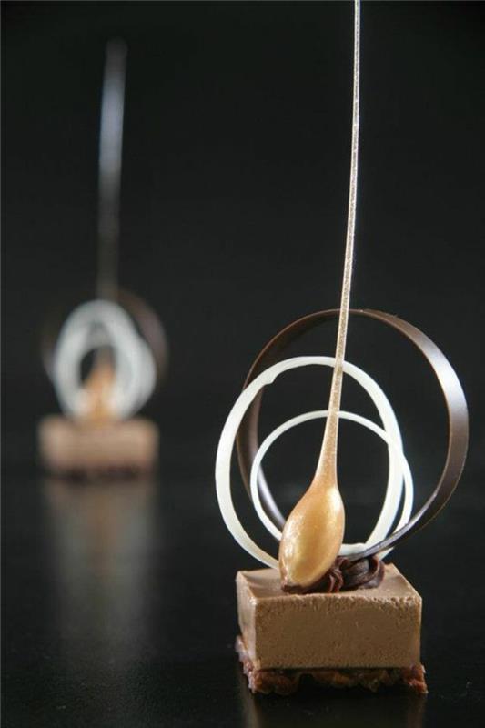 Odlična enostavna ideja za individualno pripravo sladice s karamelno čokolado