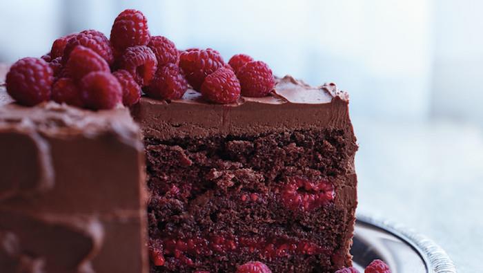 Šokoladinio pyrago receptas gimtadienio idėja minkštas šokoladinis pyragas su avietėmis