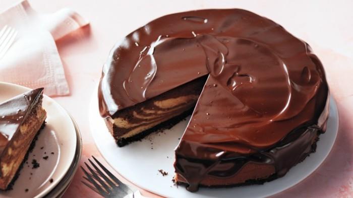 gražus-šokoladinis pyragas-pudra-gražus-baltas-šokoladinis pyragas