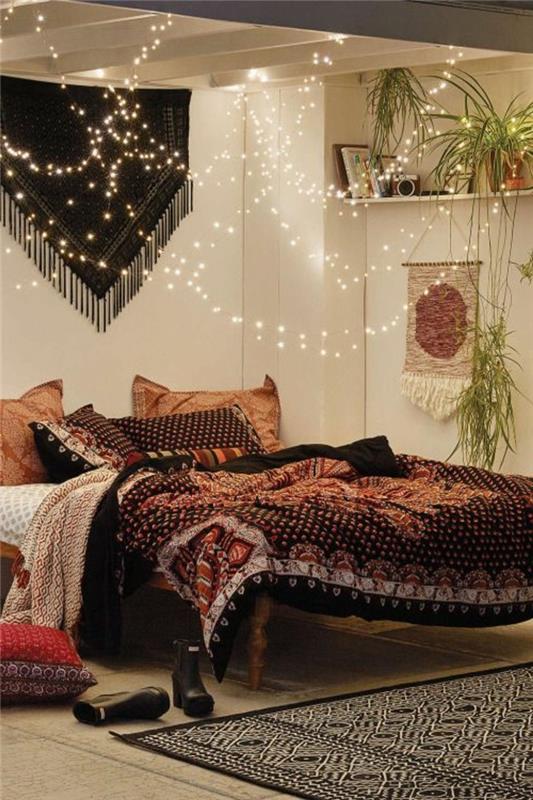 graži-idėja-deko-suaugusiųjų-miegamasis-romantiškas-apšvietimas-bocheme-miegamasis