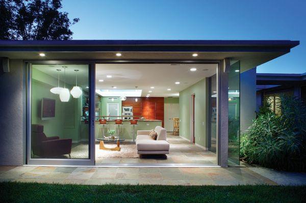 veličastna-sodobna-hiša-z-ultra-modernim dizajnom-s-vintage-drsnimi vrati-