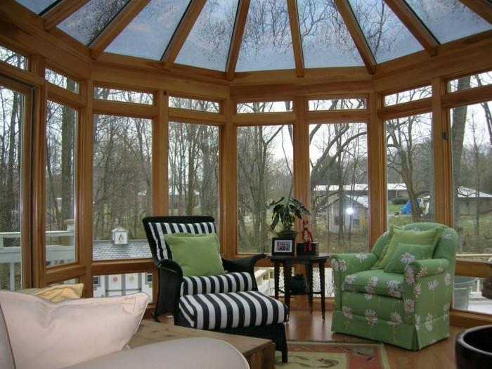 puikus verandos modelis iš medžio ir stiklo-du gražaus dizaino foteliai
