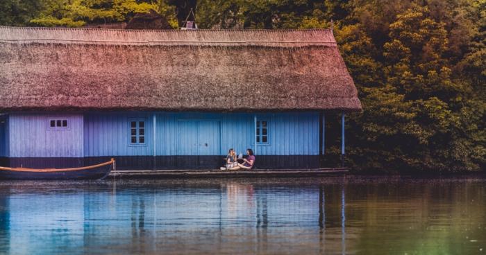 Plaj poz romantik görüntü plaj fotoğraf aşk plaj çift arkadaş gölde güzel fotoğraf