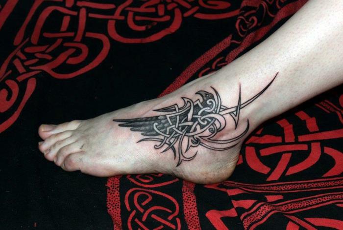 Vikingų pėdų tatuiruotė paukščių tatuiruotės simbolis laisvės tatuiruotė šauni idėja