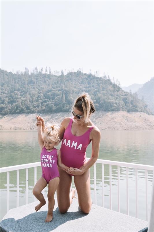 Rožinis mamos maudymosi kostiumėlis ir dukra Aš atrodau kaip mano mama, mama, dukra, idėja, apranga dukrai