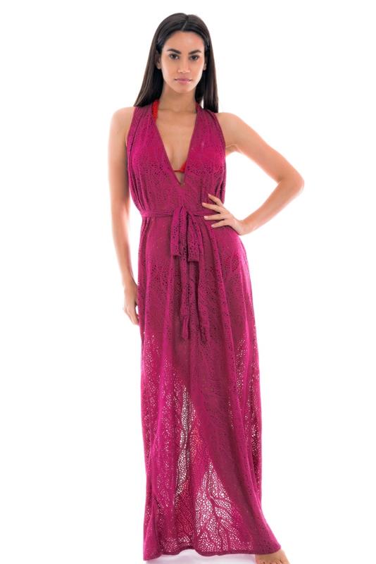 zamisel, kateri plažni pareo ali kimono na plaži izbrati, model poletnih ženskih oblačil v barvi fuschia z rdečimi kopalkami