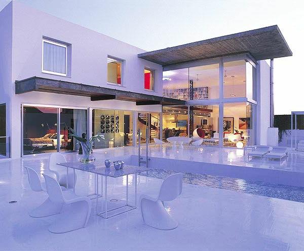 kubična hiša-zunanjost-bela-glamurozna