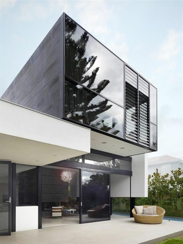 moderno-kubična-hiša-fasada-v-črno-beli