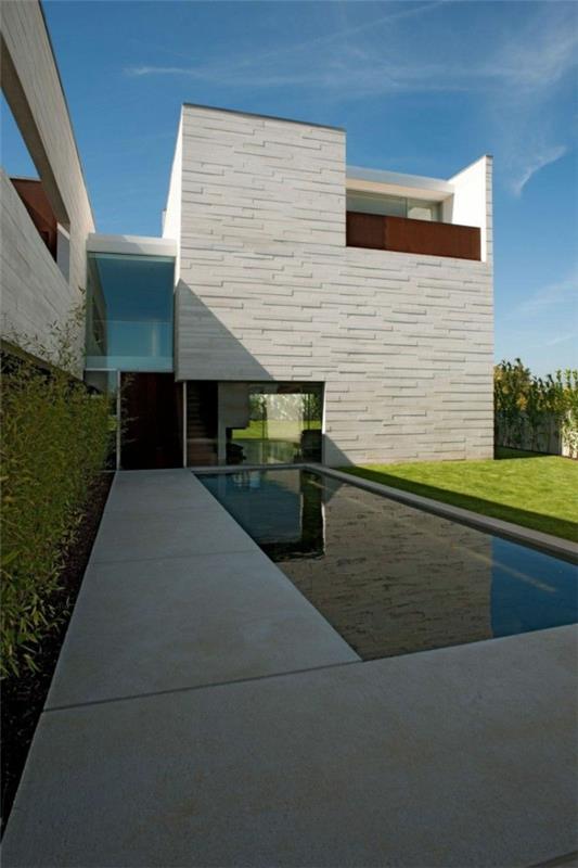 kubična hiša-beton-terasa-in-bazen