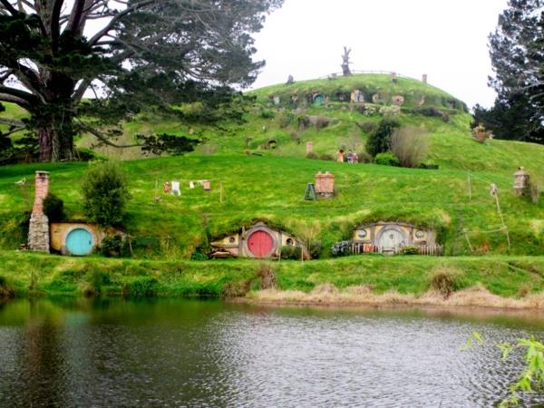 hobbit-house-landscape-the-hobbiton-village