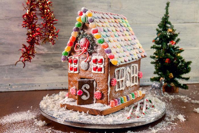 hangi Noel pastasını seçmeli, sakızlı ve renkli şekerlemeli Noel hamur evi, dev şeker şekerlemeleri