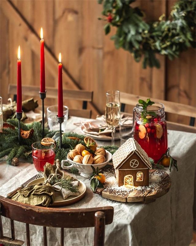 maison noel ingver tradicionalna božična miza bambusov okrogel krožnik rdeče sveče miza osrednje jelkove veje