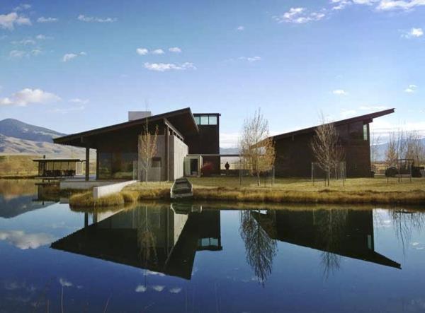 moderni-bungalov-na-jezeru-podeželje