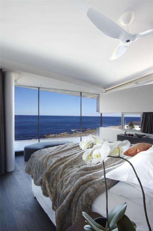 sodobna enonadstropna hiša-notranjost-spalnica-pogled na morje